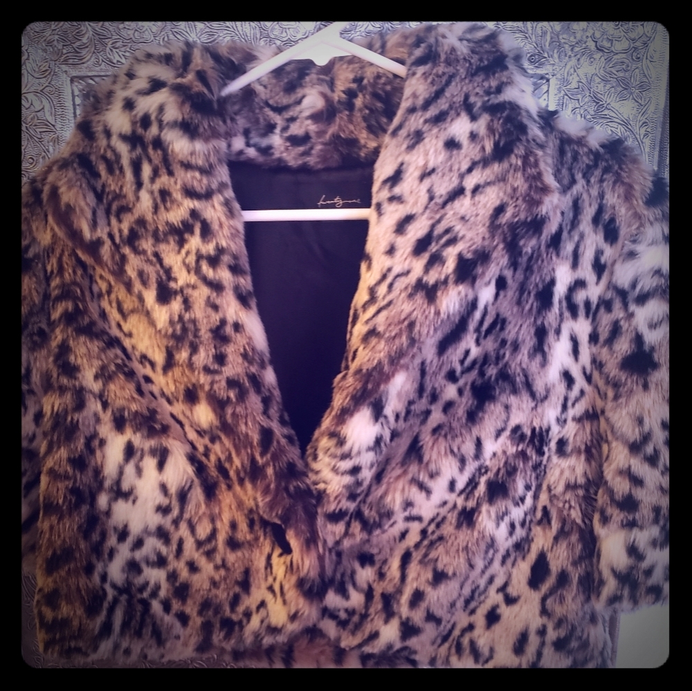 Faux Leopard Fur Shrug L